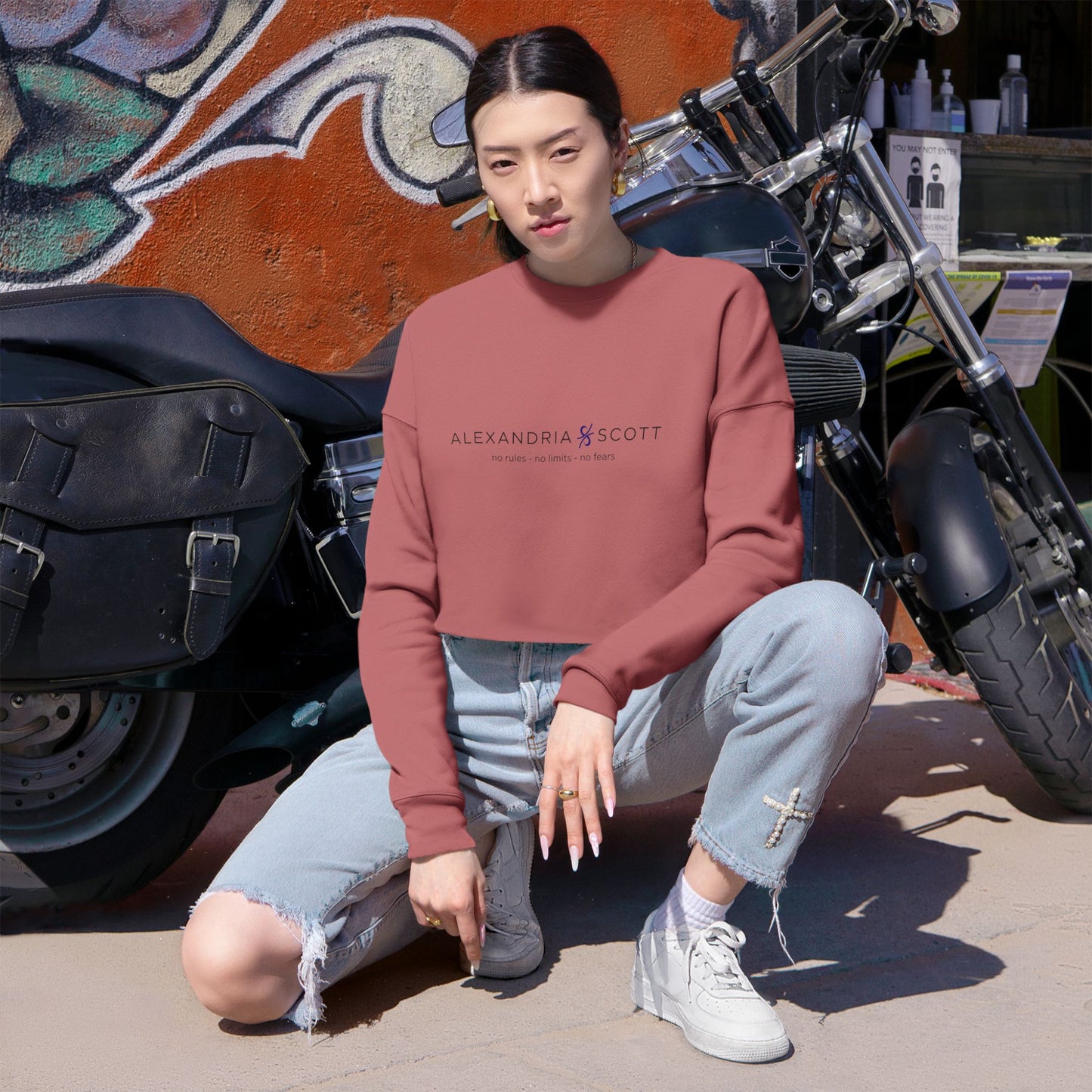 Alexandria Scott Chic Women's Cropped Sweatshirt